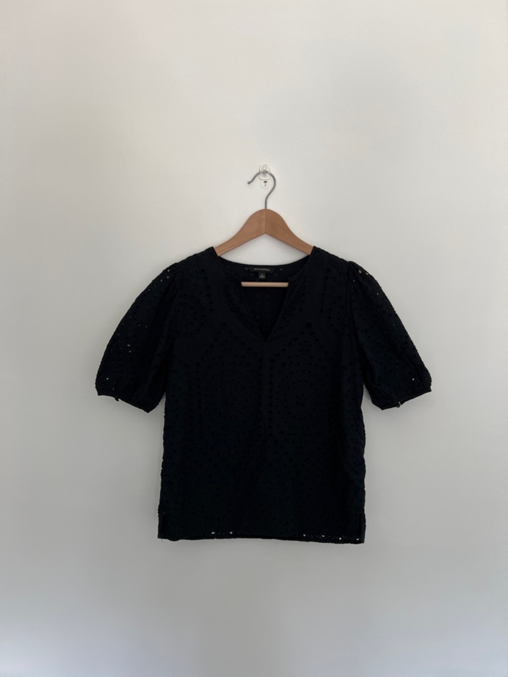 banana republic black eyelet puff sleeve blouse, size small